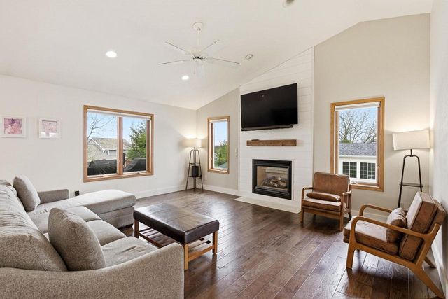 451 Oakwood Drive, Oregon, WI 53575