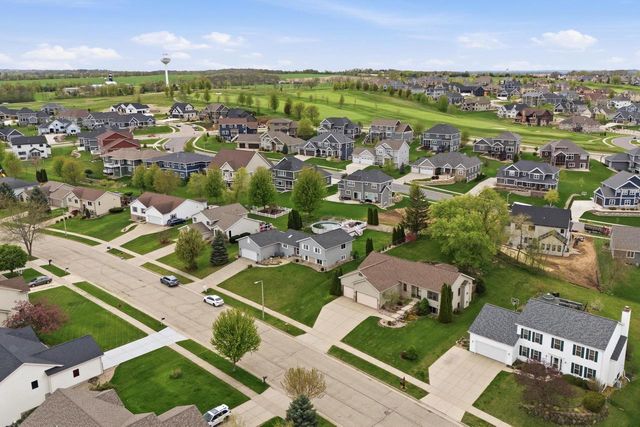 451 Oakwood Drive, Oregon, WI 53575