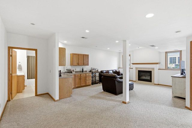 451 Oakwood Drive, Oregon, WI 53575