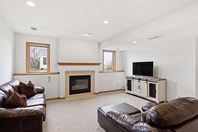 451 Oakwood Drive, Oregon, WI 53575