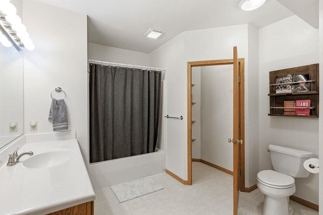 451 Oakwood Drive, Oregon, WI 53575