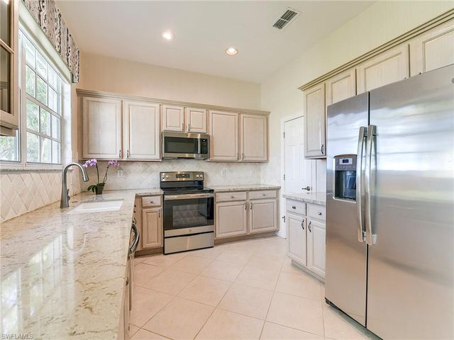 9530 Cypress Hammock CIR # 202, Estero, FL 34135