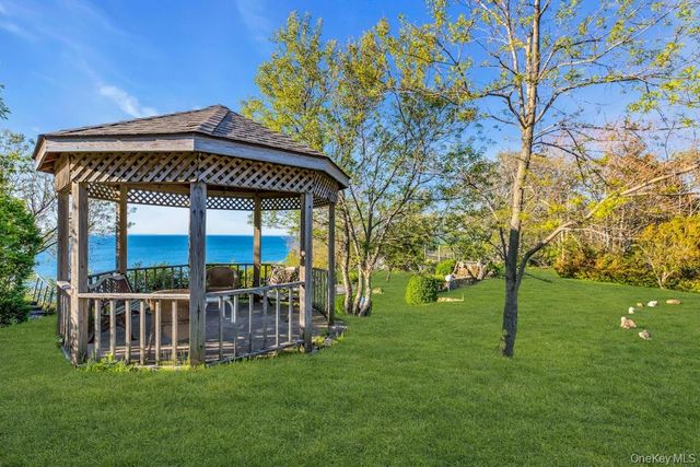 995 Red Fox Road, Mattituck, NY 11952
