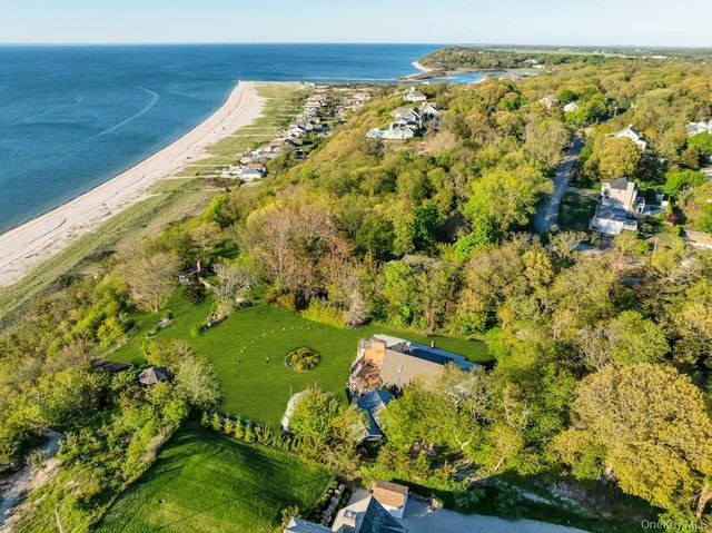 995 Red Fox Road, Mattituck, NY 11952