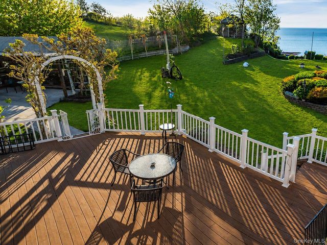 995 Red Fox Road, Mattituck, NY 11952