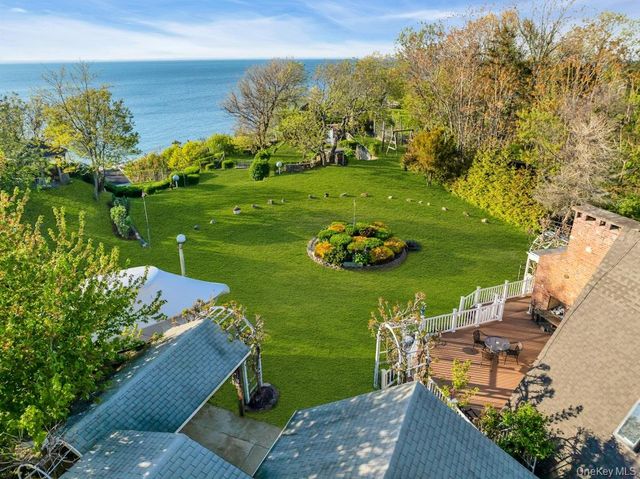 995 Red Fox Road, Mattituck, NY 11952