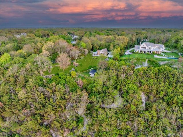 995 Red Fox Road, Mattituck, NY 11952