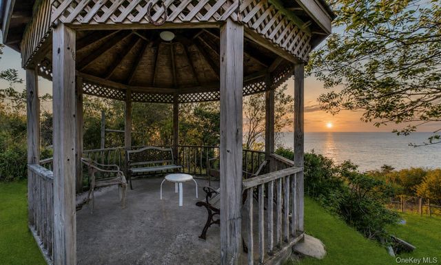995 Red Fox Road, Mattituck, NY 11952