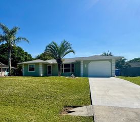 442 Lanfair Avenue, Sebastian, FL 32958