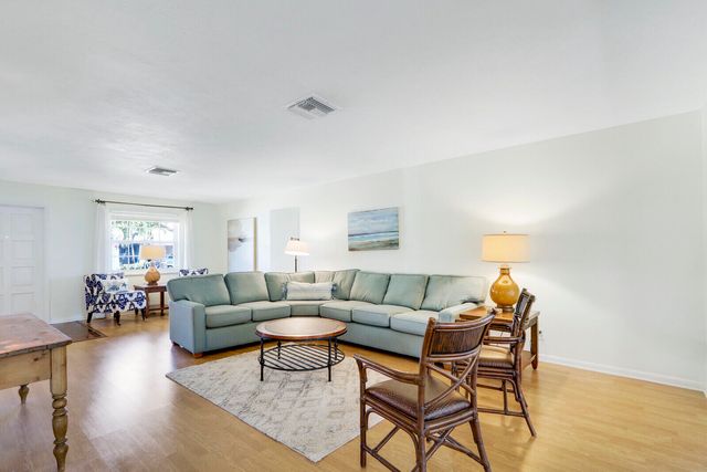 8574 SE Seagrape Way, Hobe Sound, FL 33455