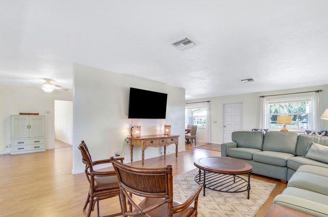 8574 SE Seagrape Way, Hobe Sound, FL 33455