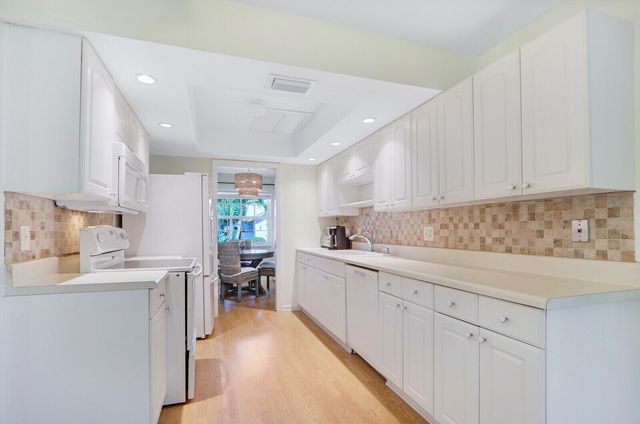 8574 SE Seagrape Way, Hobe Sound, FL 33455