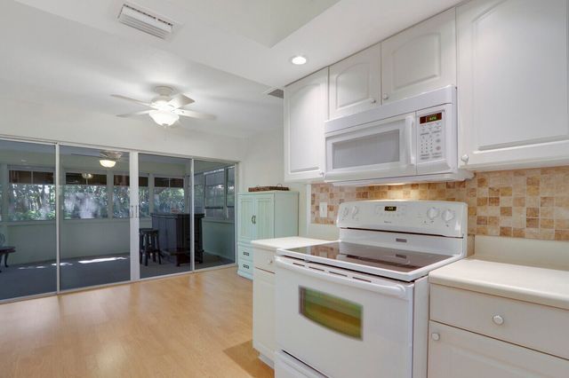 8574 SE Seagrape Way, Hobe Sound, FL 33455