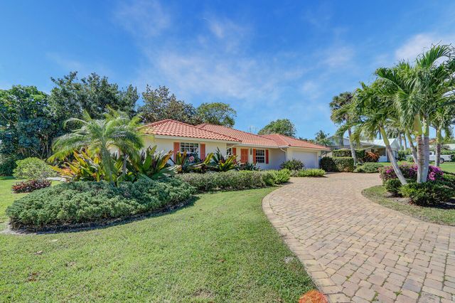 8574 SE Seagrape Way, Hobe Sound, FL 33455