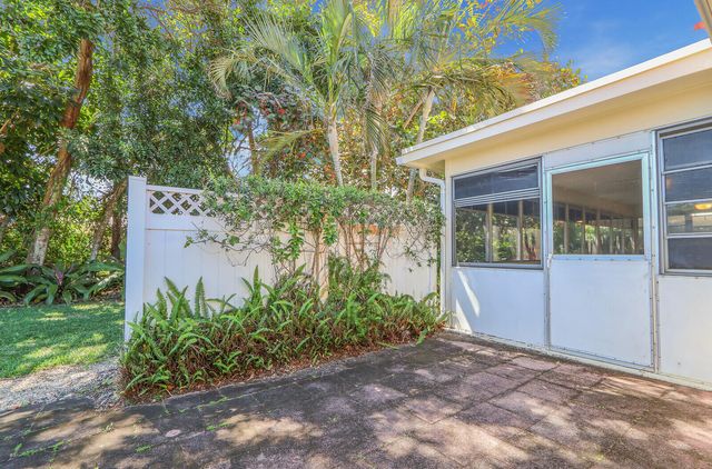 8574 SE Seagrape Way, Hobe Sound, FL 33455