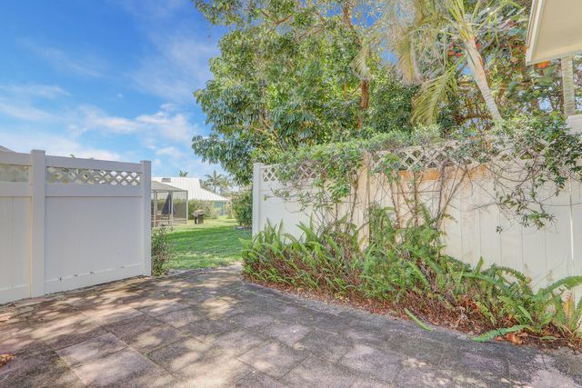 8574 SE Seagrape Way, Hobe Sound, FL 33455