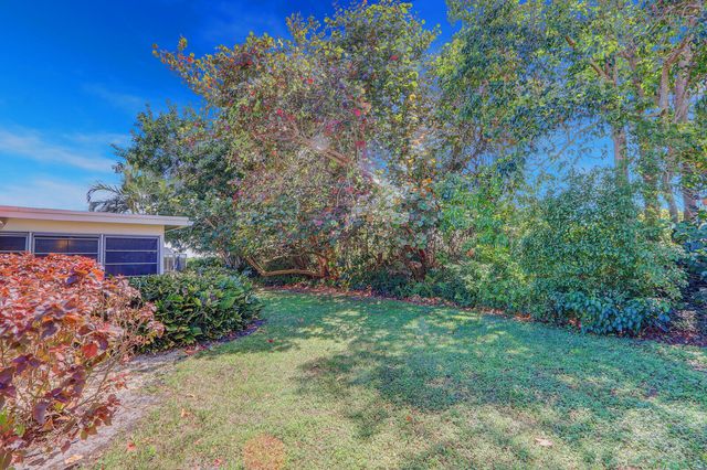 8574 SE Seagrape Way, Hobe Sound, FL 33455