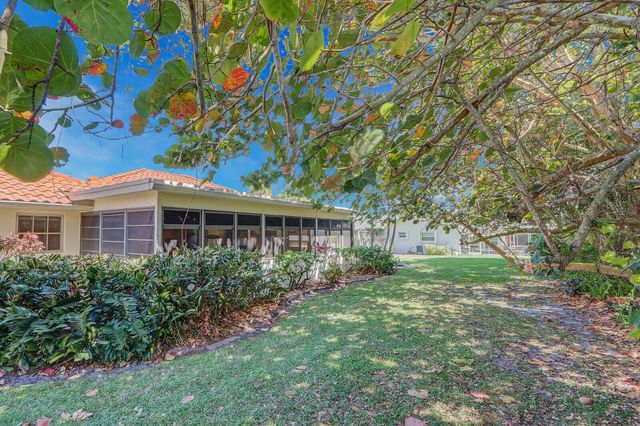 8574 SE Seagrape Way, Hobe Sound, FL 33455