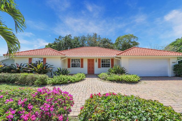 8574 SE Seagrape Way, Hobe Sound, FL 33455