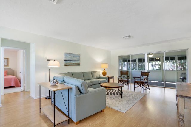 8574 SE Seagrape Way, Hobe Sound, FL 33455