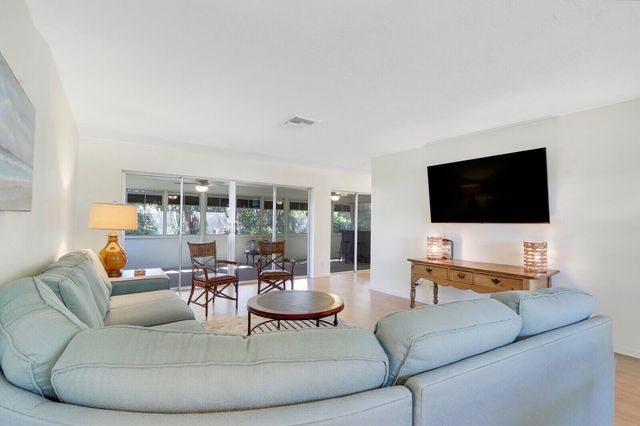 8574 SE Seagrape Way, Hobe Sound, FL 33455