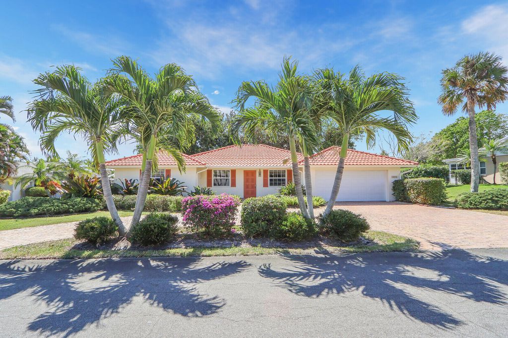 8574 SE Seagrape Way, Hobe Sound, FL 33455