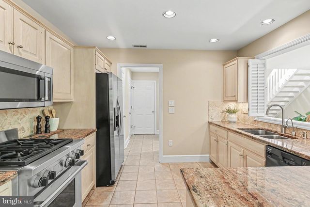 72 DEER FORD DR, Lancaster, PA 17601