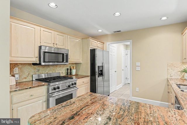 72 DEER FORD DR, Lancaster, PA 17601