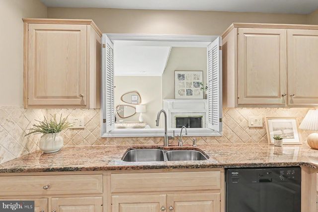 72 DEER FORD DR, Lancaster, PA 17601