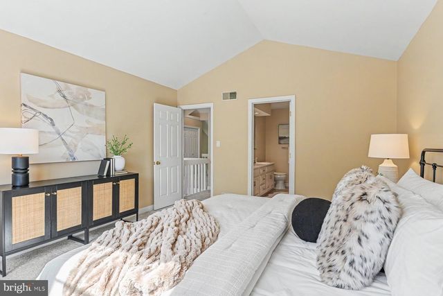 72 DEER FORD DR, Lancaster, PA 17601