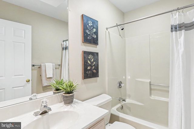 72 DEER FORD DR, Lancaster, PA 17601