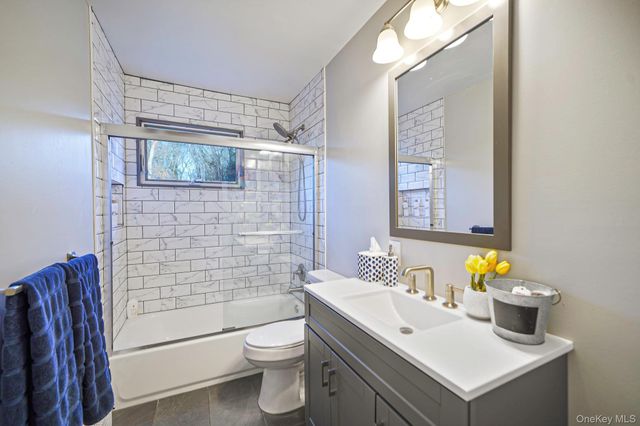 39 13th Avenue, Ronkonkoma, NY 11779