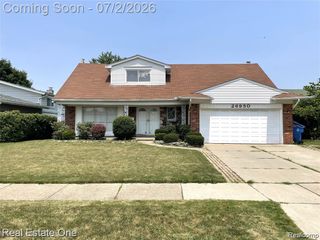 26950 Rochelle Street, Dearborn Heights, MI 48127