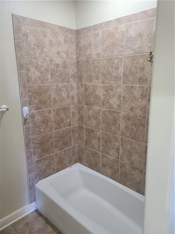 5989 STONEGATE Drive, Alexandria, LA 71303