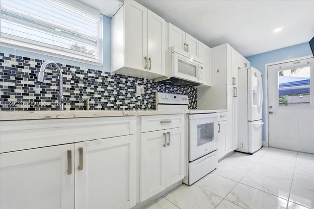 3554 SW 26th St, Miami, FL 33133