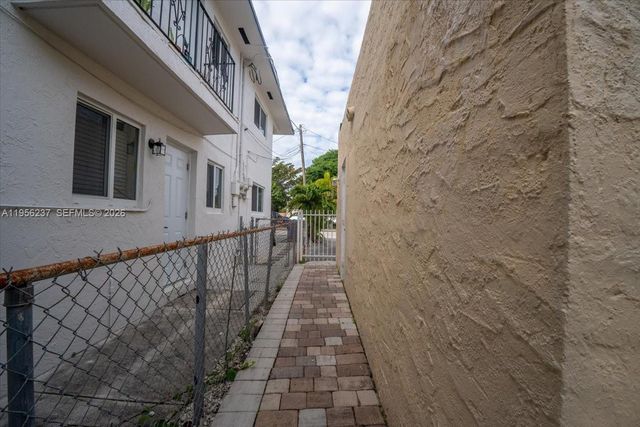 3554 SW 26th St, Miami, FL 33133