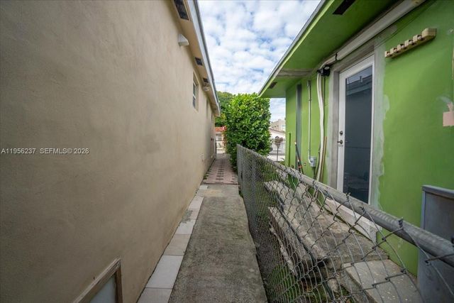 3554 SW 26th St, Miami, FL 33133