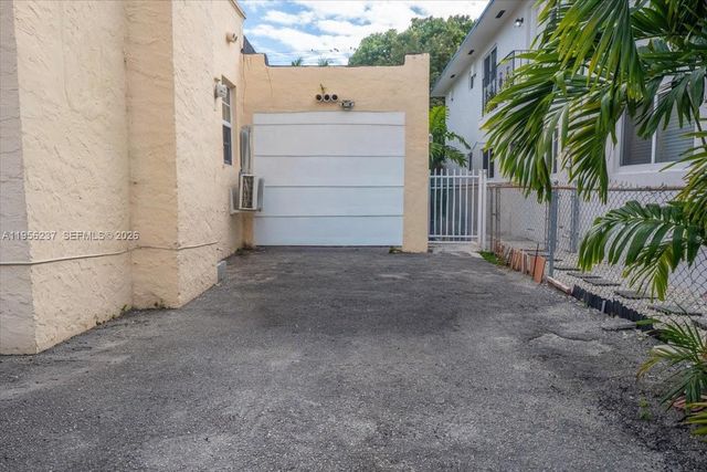 3554 SW 26th St, Miami, FL 33133