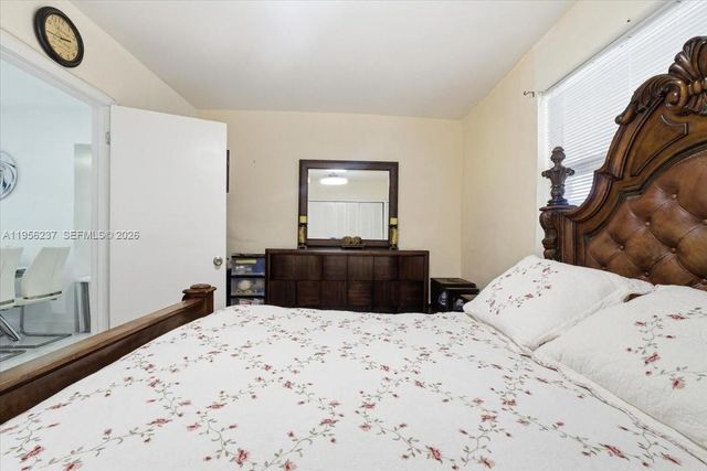 3554 SW 26th St, Miami, FL 33133