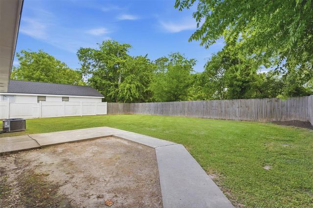606 W 2nd Street, Iowa, LA 70647