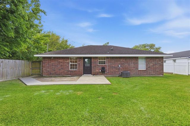 606 W 2nd Street, Iowa, LA 70647