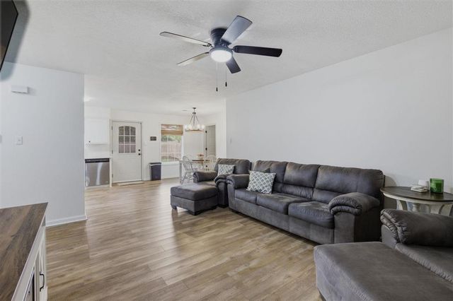 606 W 2nd Street, Iowa, LA 70647