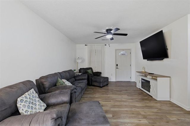 606 W 2nd Street, Iowa, LA 70647
