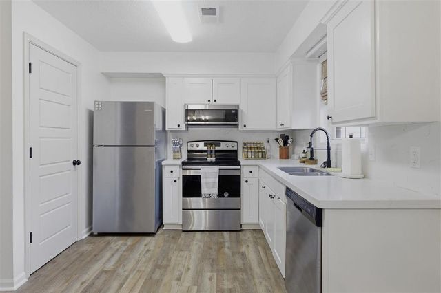 606 W 2nd Street, Iowa, LA 70647