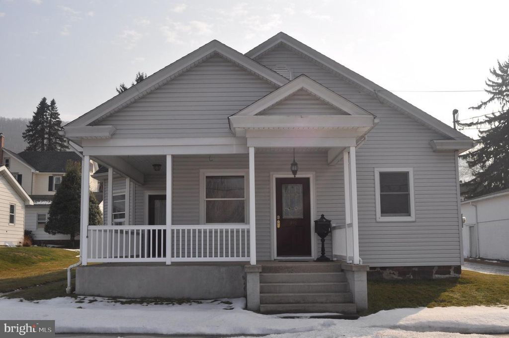 310 E CENTER ST, Millersburg, PA 17061