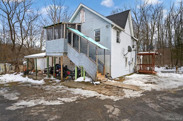 155 Huckleberry Turnpike, Wallkill, NY 12589