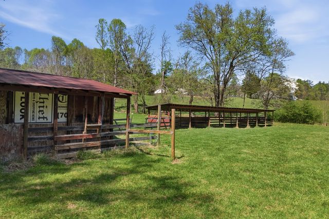853 Caler Road, Brasstown, NC 28902
