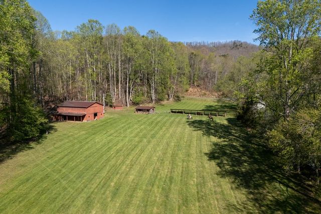 853 Caler Road, Brasstown, NC 28902