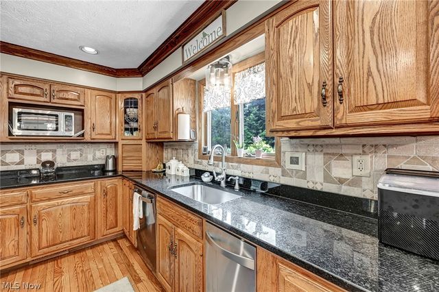 9715 Knightsbridge Lane, Concord Twp, OH 44060