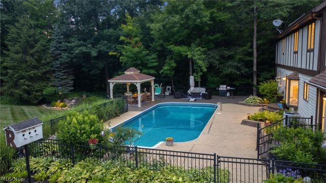 9715 Knightsbridge Lane, Concord Twp, OH 44060
